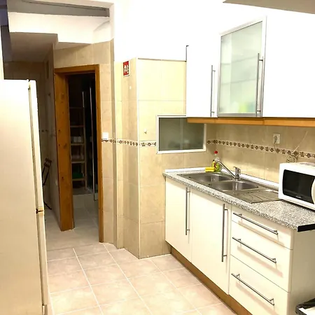 T2 In Typical In Sapadores Lizbona