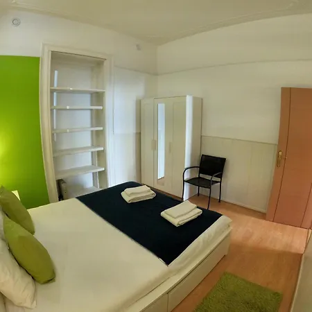 T2 In Typical In Sapadores Lizbona